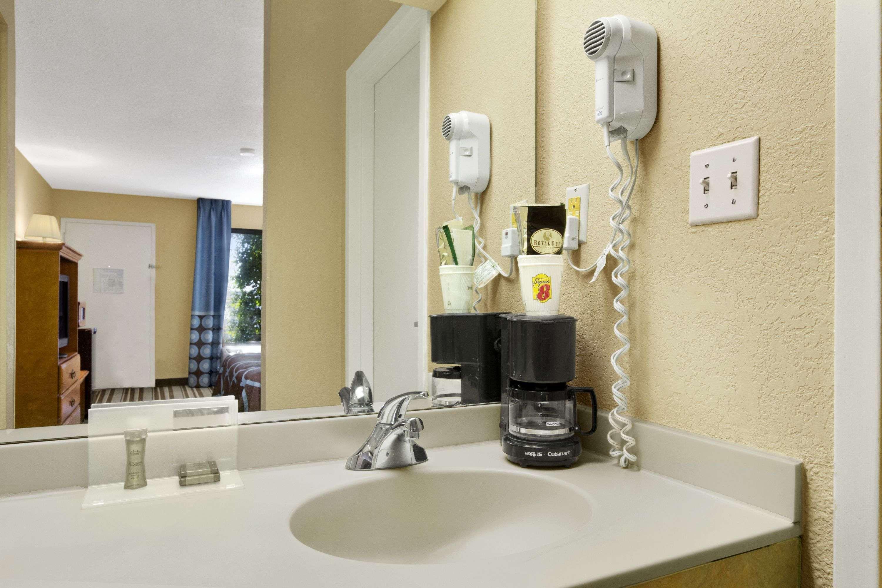 ซูเปอร์ 8 บาย วินด์แฮม อ็อกซ์ฟอร์ด Motel ภายนอก รูปภาพ